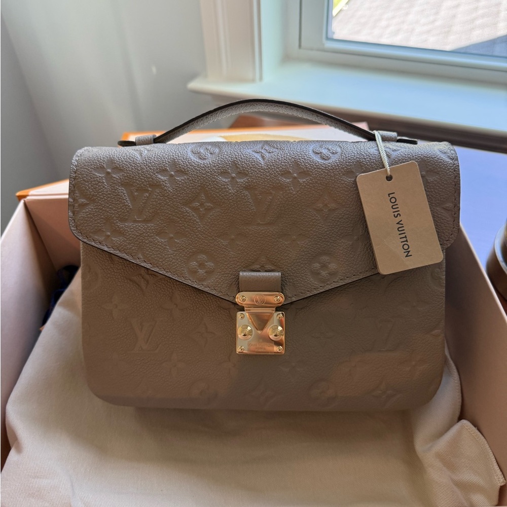 Louis Vuitton Taupe Monogram Women Bag - Picture 7 of 16
